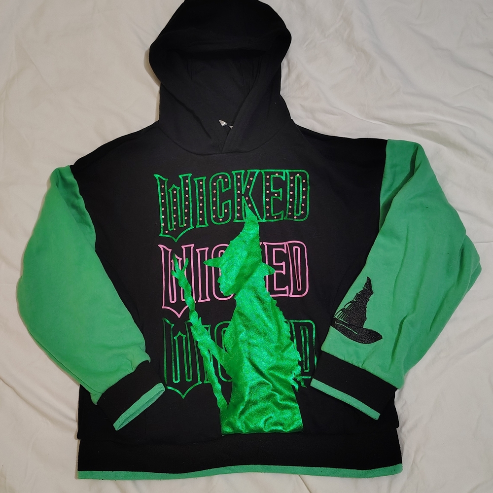 Black and Green Graphic Sweatshirt with Bold Design